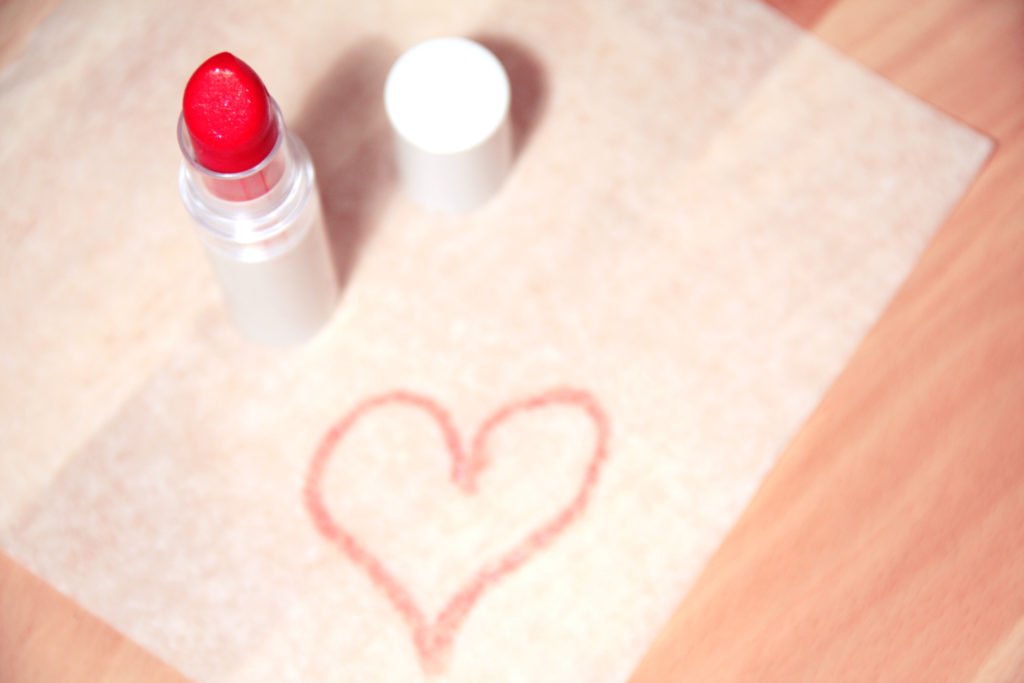 love-heart-makeup-beauty